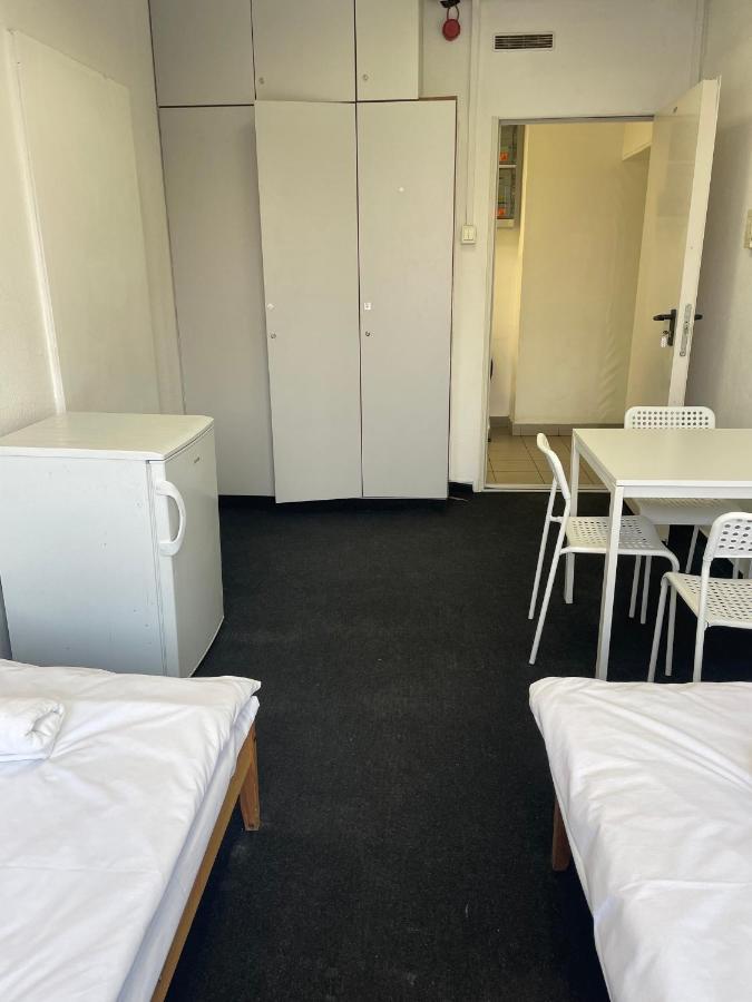 The College Group Hostel Budapest Extérieur photo